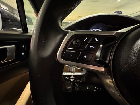 Used 2023 Porsche Cayenne image 37