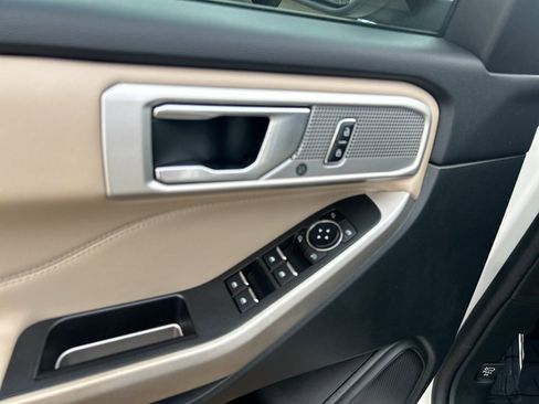 Used 2022 Ford Explorer XLT w/ Equipment Group 202A image 19