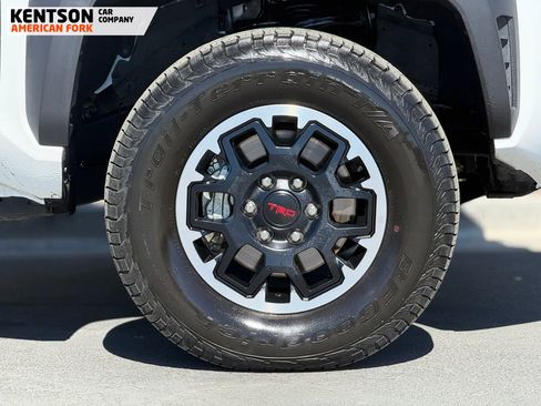 Used 2025 Toyota Tacoma TRD Off-Road image 17