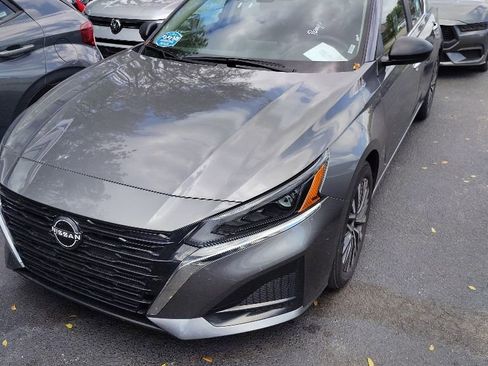 Used 2025 Nissan Altima 2.5 SV FWD image 1