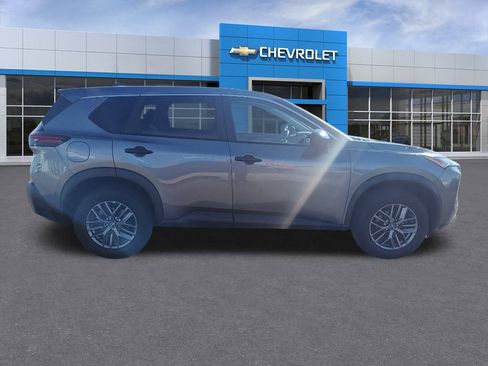 Used 2023 Nissan Rogue S image 6