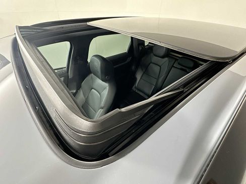 Certified 2025 Porsche Cayenne image 22