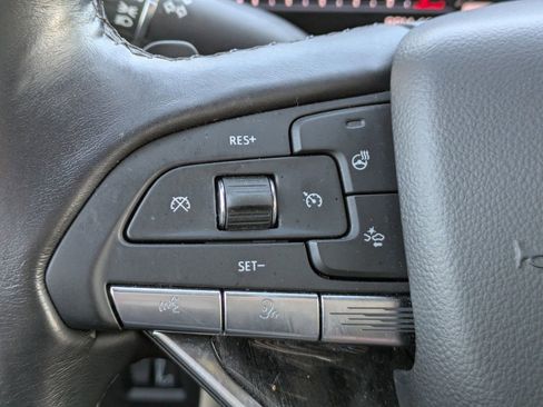 Certified 2022 Cadillac Escalade Premium Luxury image 34