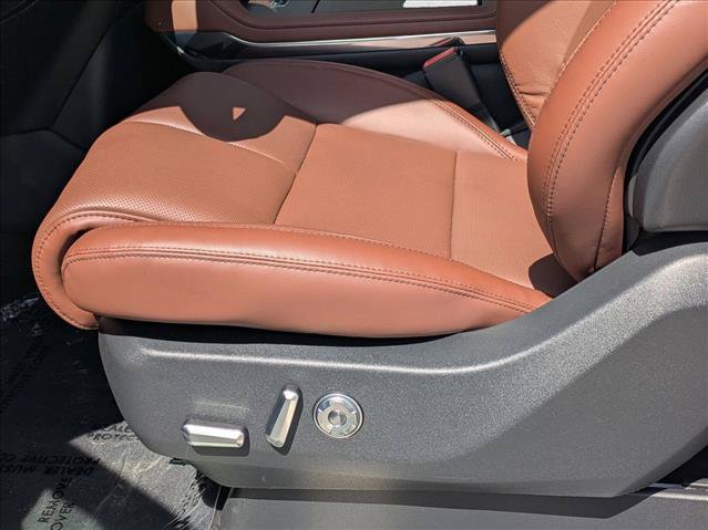 New 2026 Lincoln Navigator Reserve AWD/4WD image 4