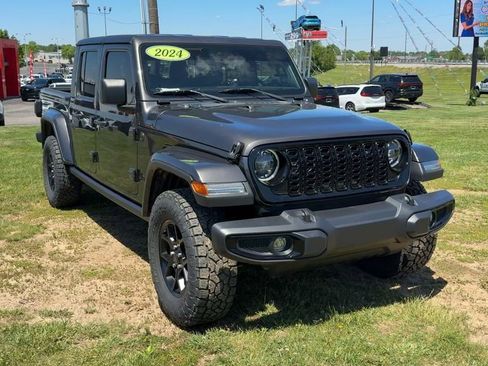 Used 2024 Jeep Gladiator Sport AWD/4WD image 9
