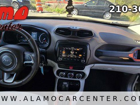 Used 2015 Jeep Renegade Latitude image 18