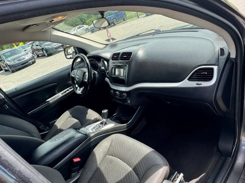 Used 2018 Dodge Journey SE w/ Connectivity Group FWD image 3