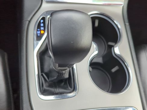 Used 2022 Jeep Grand Cherokee Laredo X image 29