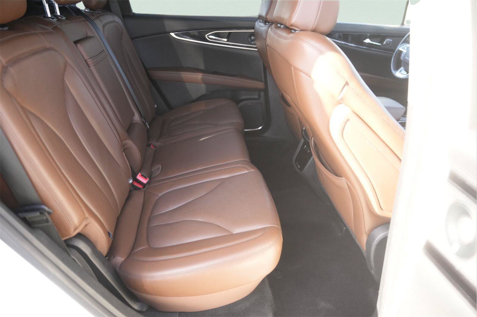 Used 2022 Lincoln Nautilus Reserve w/ Luxury Package FWD image 16