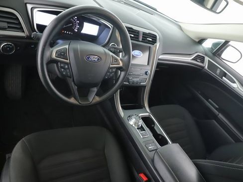 Used 2020 Ford Fusion SE image 17