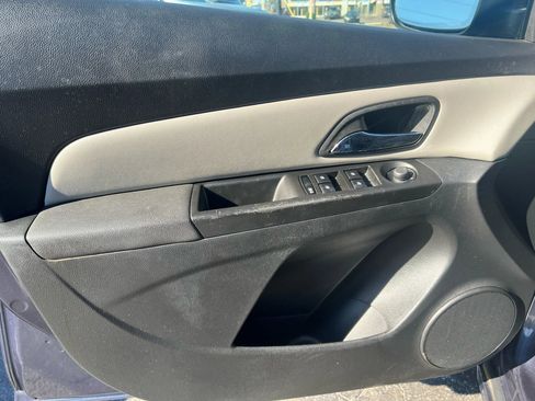 Used 2013 Chevrolet Cruze LS image 8