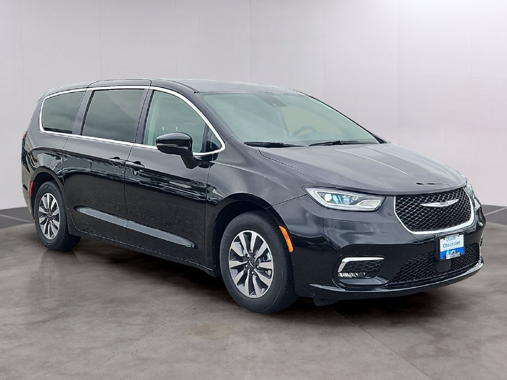 Used 2024 Chrysler Pacifica Limited FWD image 3
