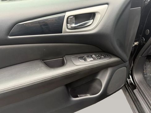 Used 2019 Nissan Pathfinder SV image 13