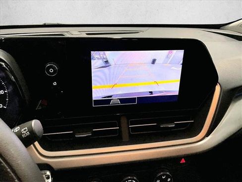 Used 2024 Chevrolet Trax LS w/ LS Convenience Package FWD image 23