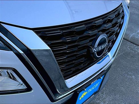 Used 2023 Nissan Rogue SV image 32