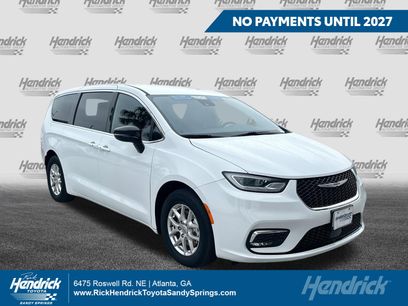 Used 2025 Chrysler Pacifica Select