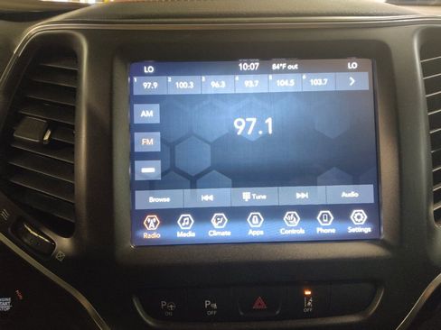 Used 2021 Jeep Cherokee Trailhawk w/ Technology Group AWD/4WD image 25