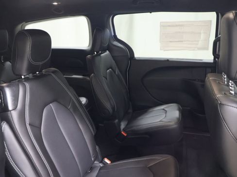 New 2027 Chrysler Pacifica Select FWD image 13