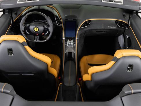 Used 2024 Ferrari Roma Spider image 28