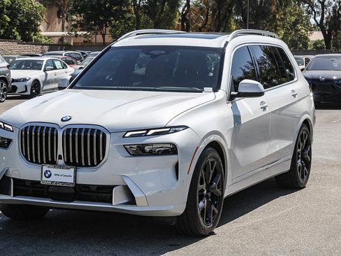 Certified 2026 BMW X7 xDrive40i AWD/4WD image 3