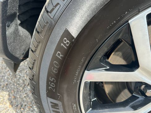 Used 2025 Jeep Grand Cherokee L Limited image 11