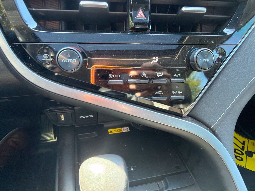 Used 2022 Toyota Camry XSE FWD image 12