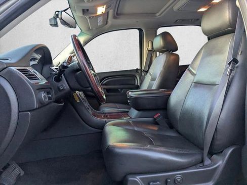Used 2013 Cadillac Escalade Luxury image 17
