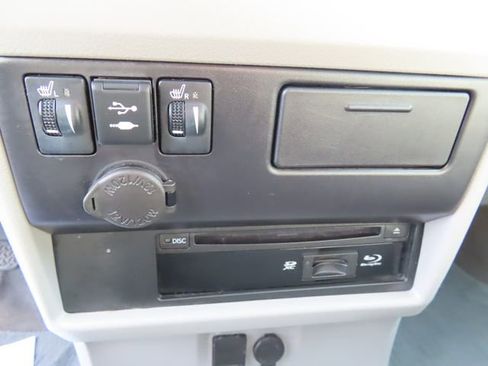 Used 2018 Toyota Sienna XLE Premium w/ Carpet Mat Package image 34