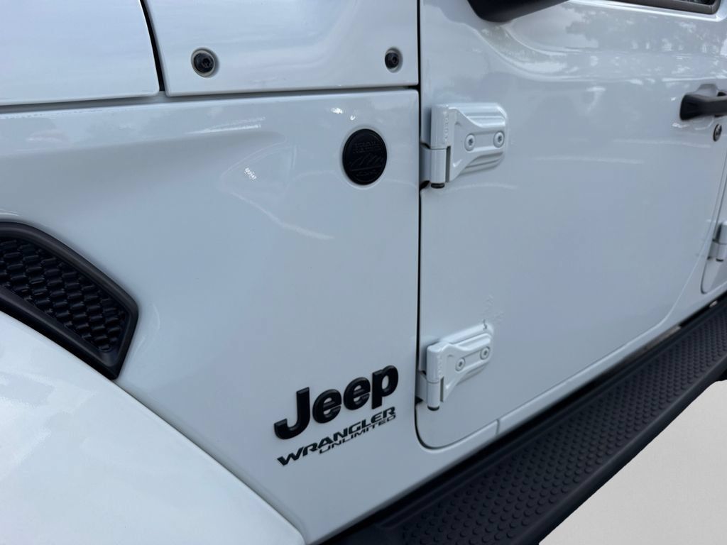 Used 2020 Jeep Wrangler Unlimited Sahara AWD/4WD image 32