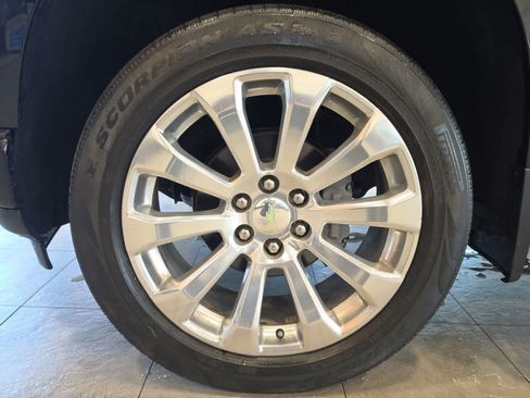 Used 2019 Chevrolet Silverado 1500 High Country AWD/4WD image 13