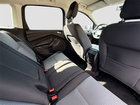 Used 2019 Ford Escape SE image 25