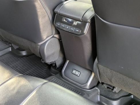 Used 2022 Toyota Highlander XLE image 32