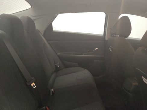 Used 2025 Hyundai Elantra SE FWD image 19