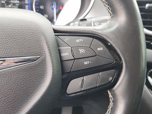 Used 2020 Chrysler Pacifica Touring-L w/ S Appearance Package image 21