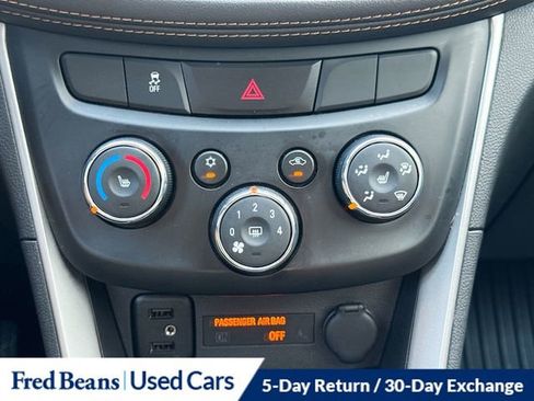 Used 2022 Chevrolet Trax LT w/ Premium Seat Package AWD/4WD image 16