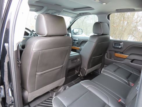 Used 2018 Chevrolet Silverado 1500 High Country image 35