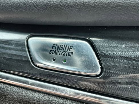 Used 2022 Buick Enclave Essence image 16