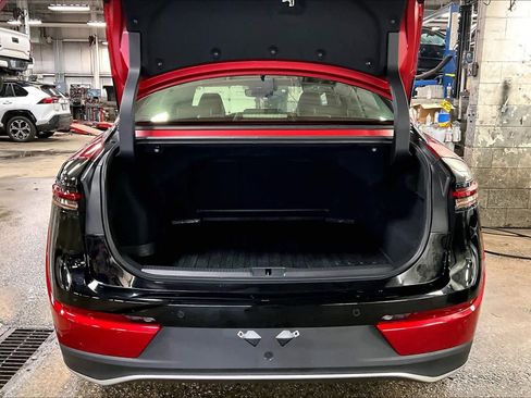 Used 2023 Toyota Crown Platinum image 31