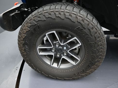 Used 2024 Jeep Gladiator Mojave w/ Technology Group image 10