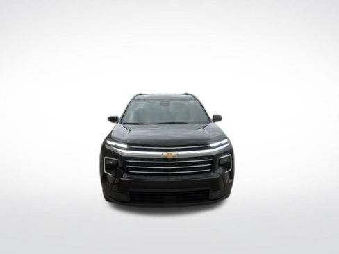 Used 2025 Chevrolet Traverse LT FWD image 8