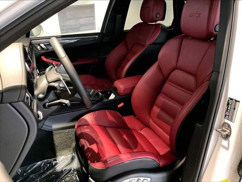 New 2026 Porsche Macan GTS image 5