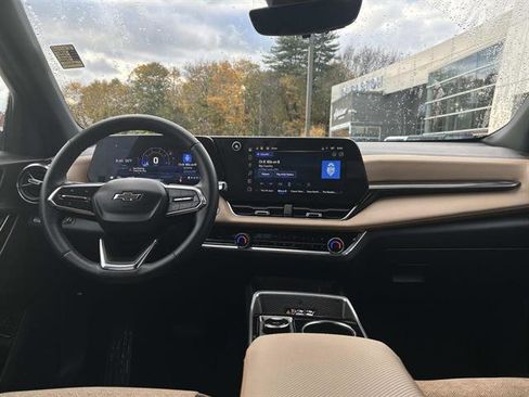 Used 2025 Chevrolet Equinox ACTIV w/ Safety and Technology Package image 18