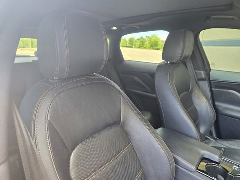 Used 2017 Jaguar F-PACE Prestige image 35