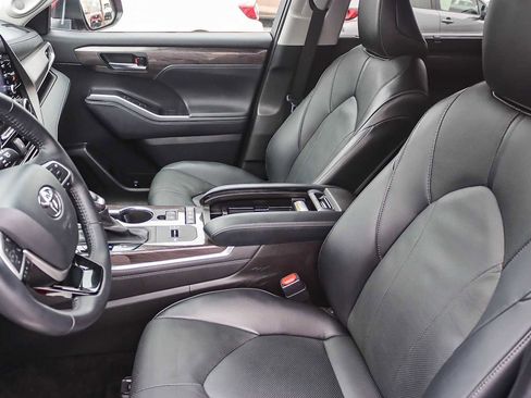 Used 2022 Toyota Highlander Limited image 17
