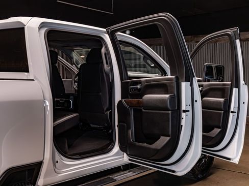 Used 2021 GMC Sierra 3500 Denali w/ Denali Ultimate Package image 32