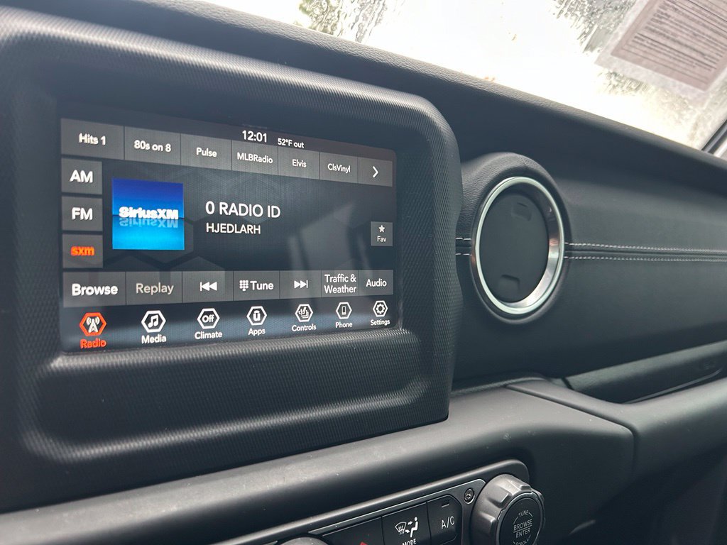Used 2018 Jeep Wrangler Unlimited Sahara w/ Cold Weather Group AWD/4WD image 22