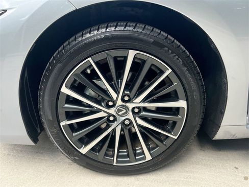 Certified 2024 Lexus ES 350 w/ Premium Package image 9