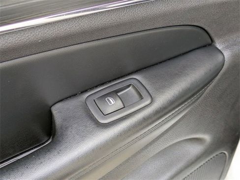 Used 2021 Jeep Grand Cherokee Limited image 28