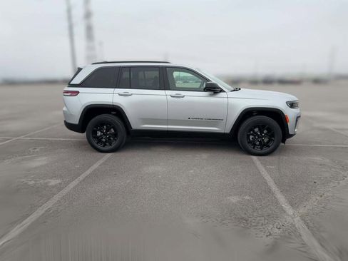 New 2026 Jeep Grand Cherokee Altitude image 14