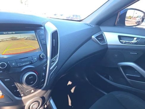 Used 2017 Hyundai Veloster Value Edition image 32